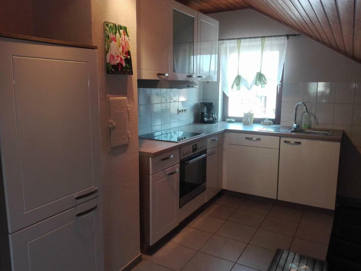 Obere Ferienwohnung Asshoff Zwischen Odenwald, Taubertal Und Bauland Berolzheim Екстериор снимка