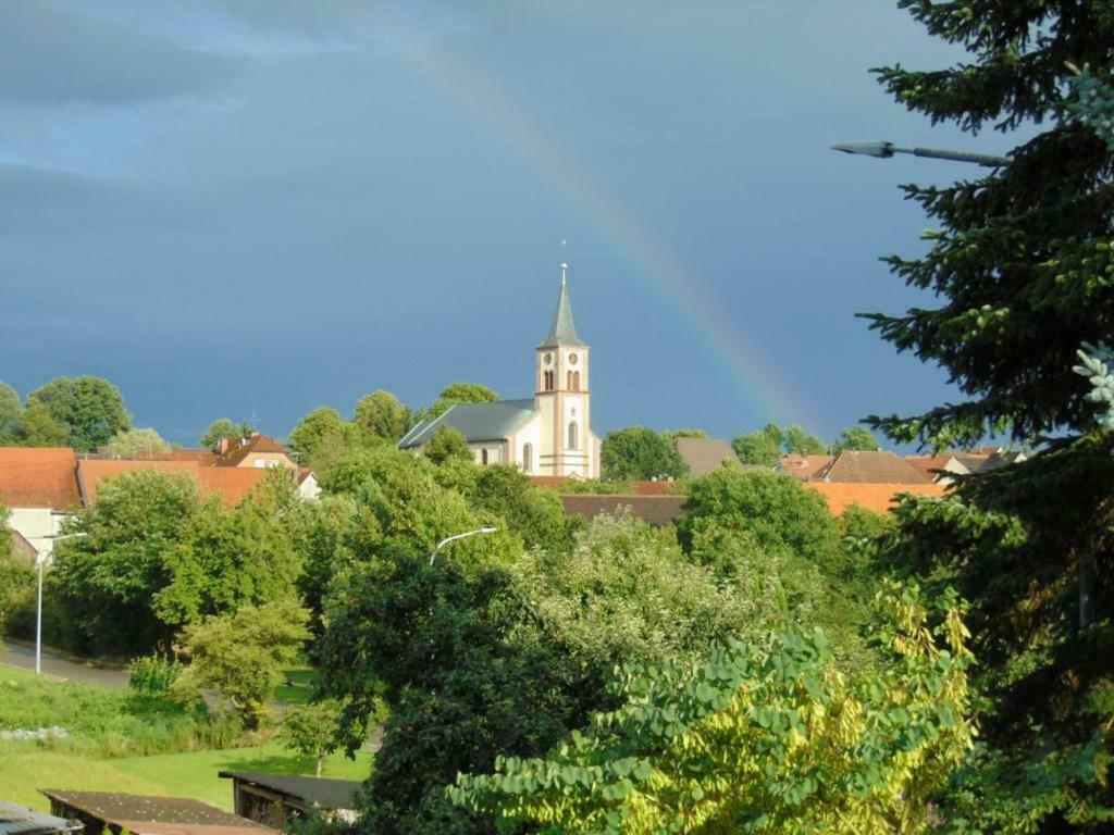 Obere Ferienwohnung Asshoff Zwischen Odenwald, Taubertal Und Bauland Berolzheim Екстериор снимка